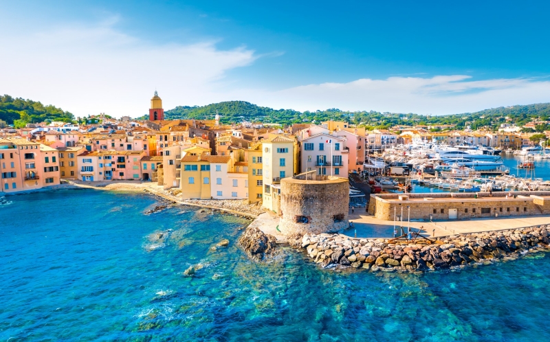 CÔTE D’AZUR - PROVENCE : Les couleurs de la Provence (p. 58 &amp; 59)