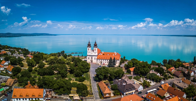 HONGRIE - Parenth&egrave;se sur les rives du lac Balaton p.268-269